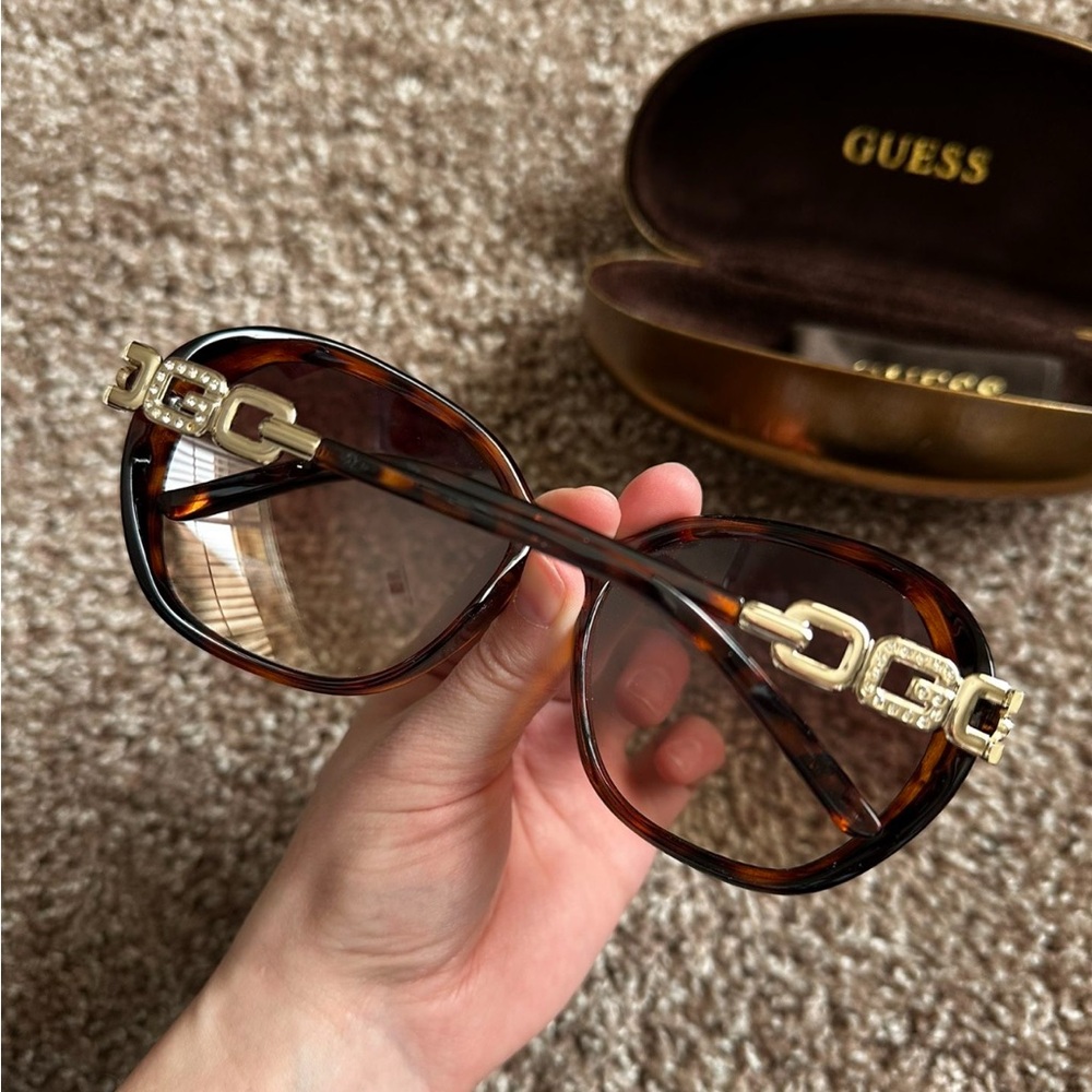 😎GUESS Tortoise Shell Sunglasses😎 - Picture 5 of 5